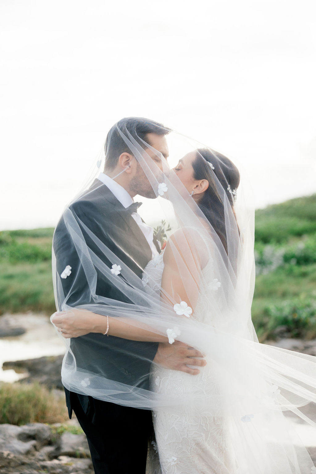 Blue Venado Wedding Bride Groom Veil Kiss